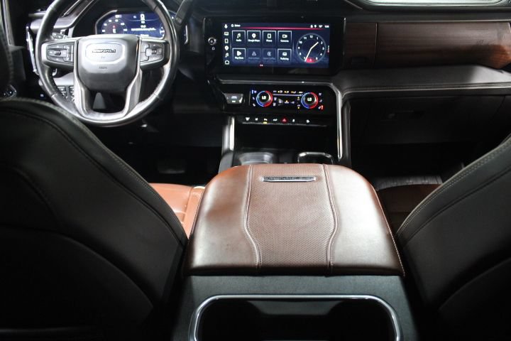 Used 2024 GMC Sierra 2500 Denali Ultimate AWD/4WD image 32