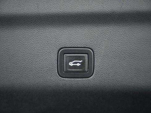 Used 2021 Chevrolet Suburban Z71 image 23