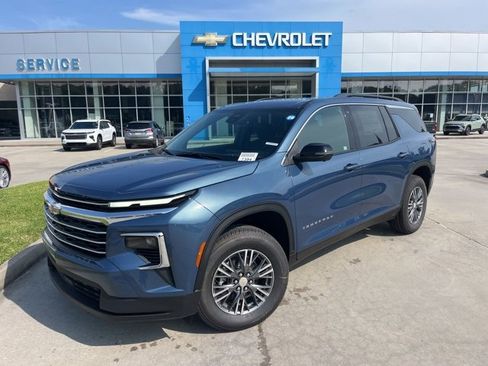 New 2026 Chevrolet Traverse LT w/ Driver Confidence Package image 2