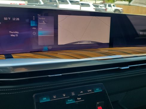 Certified 2025 Cadillac Escalade Sport Platinum w/ LPO, Floor Liner Package AWD/4WD image 24