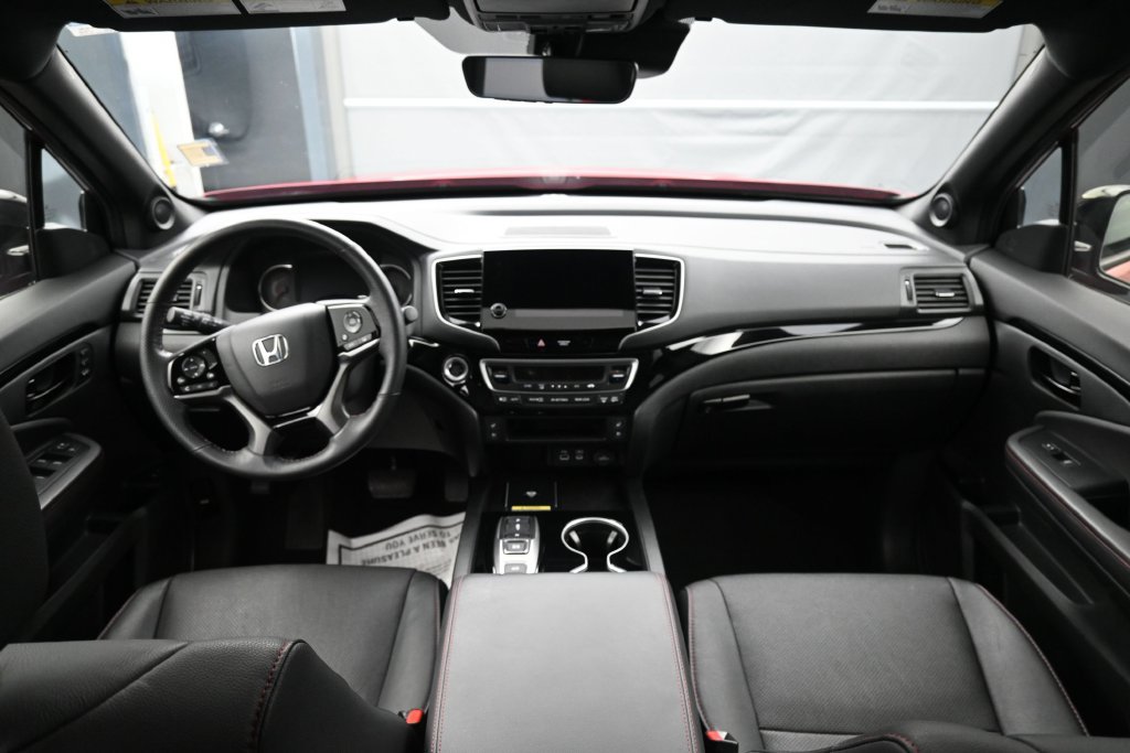 Used 2025 Honda Passport Black Edition image 25