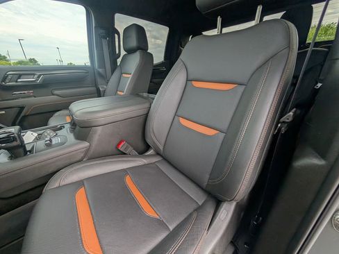 Used 2025 GMC Sierra 1500 AT4 w/ Technology Package AWD/4WD image 10