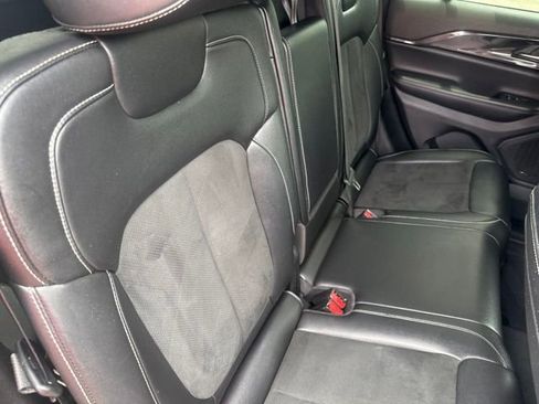 Used 2023 Jeep Grand Cherokee Altitude RWD image 18