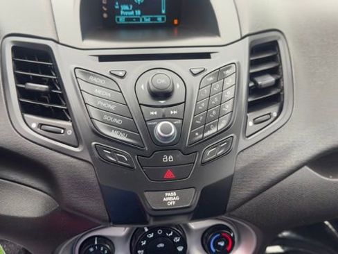 Used 2015 Ford Fiesta SE image 17