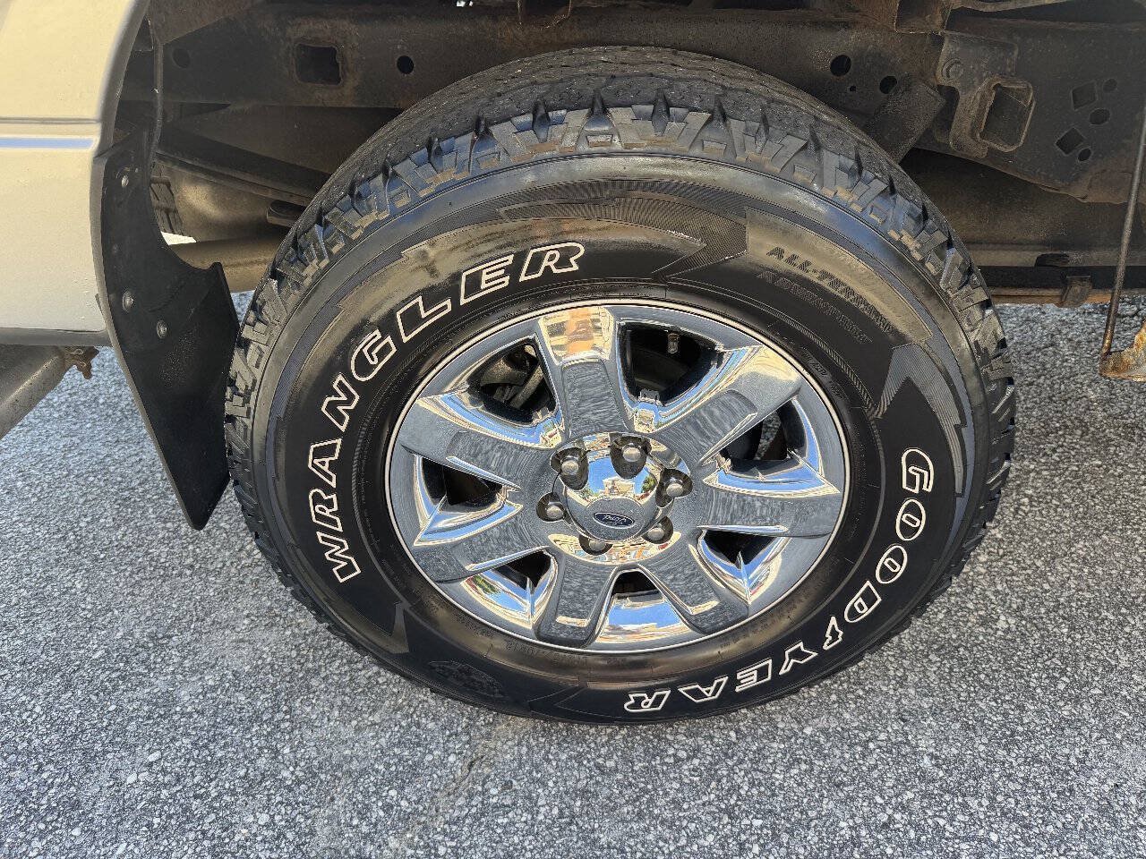 Used 2014 Ford F150 XLT w/ Equipment Group 302A Luxury AWD/4WD image 11