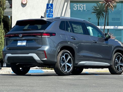 New 2025 Volkswagen Tiguan SE image 5
