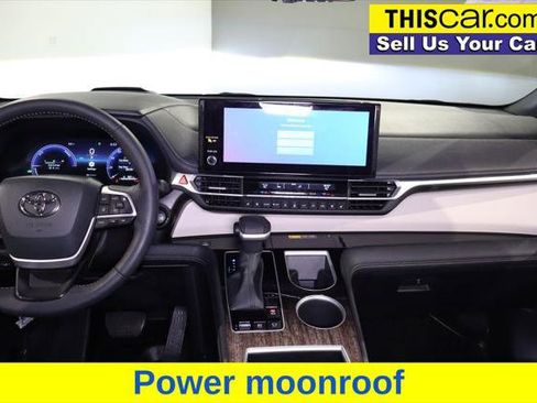 Used 2025 Toyota Sienna Platinum image 22