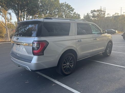 Used 2019 Ford Expedition Max Limited RWD image 3