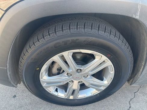 Used 2020 GMC Terrain SLE w/ Driver Convenience Package FWD image 3