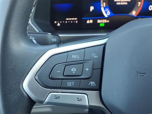 Used 2023 Volkswagen Tiguan SE w/ Panoramic Sunroof Package image 22