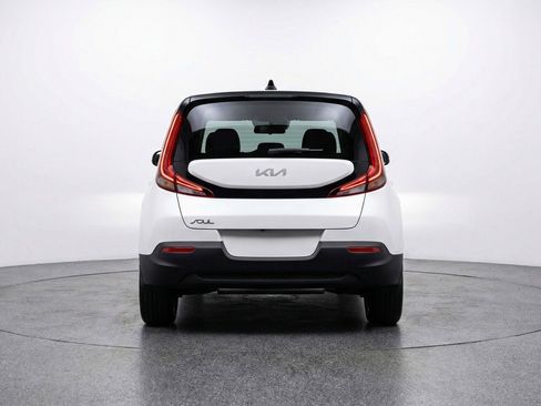 Used 2025 Kia Soul LX w/ LX Technology Package FWD image 7