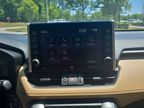 Used 2022 Toyota RAV4 Limited FWD image 20