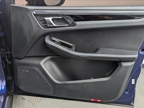 Used 2022 Porsche Macan w/ Premium Package Plus image 23