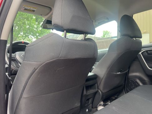 Used 2020 Toyota RAV4 LE FWD image 13