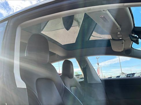 Used 2018 Tesla Model 3 Mid Range RWD image 12