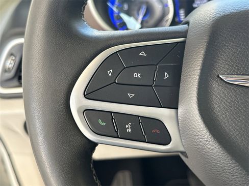 Used 2022 Chrysler Voyager LX image 21