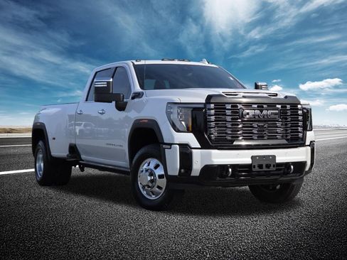 Used 2025 GMC Sierra 3500 Denali Ultimate image 2