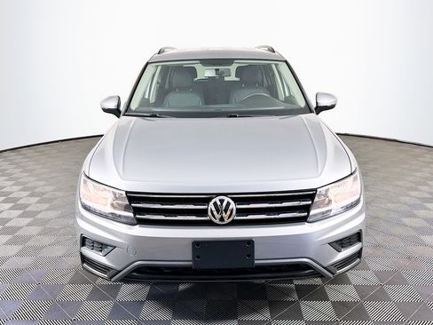 Used 2020 Volkswagen Tiguan S image 2