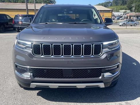 Used 2024 Jeep Wagoneer L Series II w/ Flexible Seating Group RWD image 10