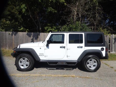 Used 2017 Jeep Wrangler Unlimited Sport w/ Quick Order Package 24S image 2