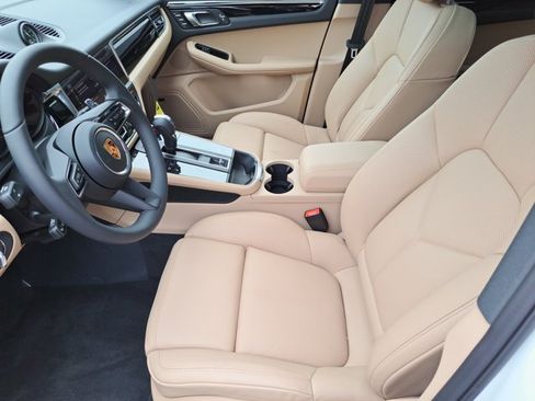 Used 2026 Porsche Macan AWD/4WD image 21