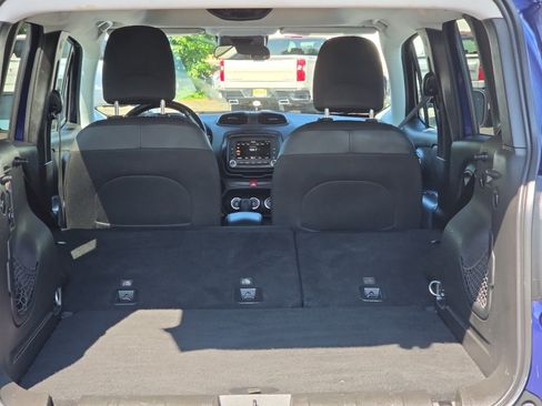 Used 2017 Jeep Renegade Altitude FWD image 10