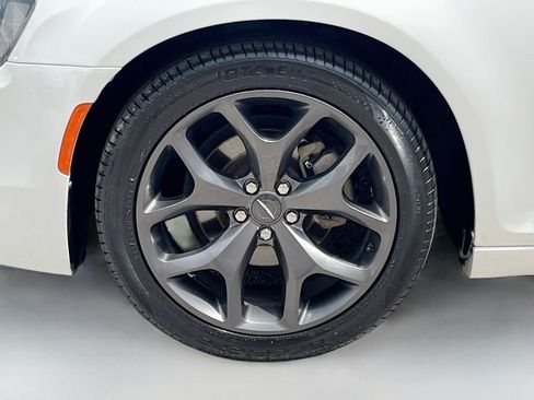 Used 2022 Chrysler 300 Touring w/ Sport Appearance Package RWD image 29
