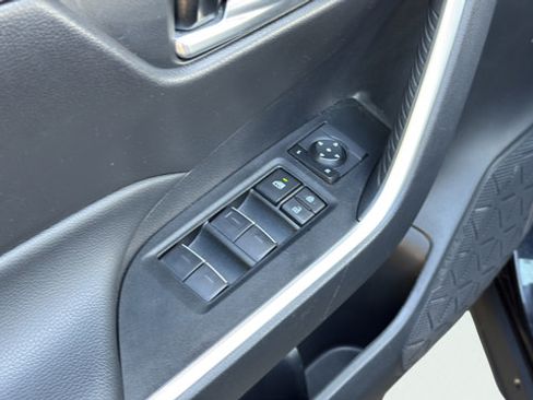 Used 2025 Toyota RAV4 XLE FWD image 12