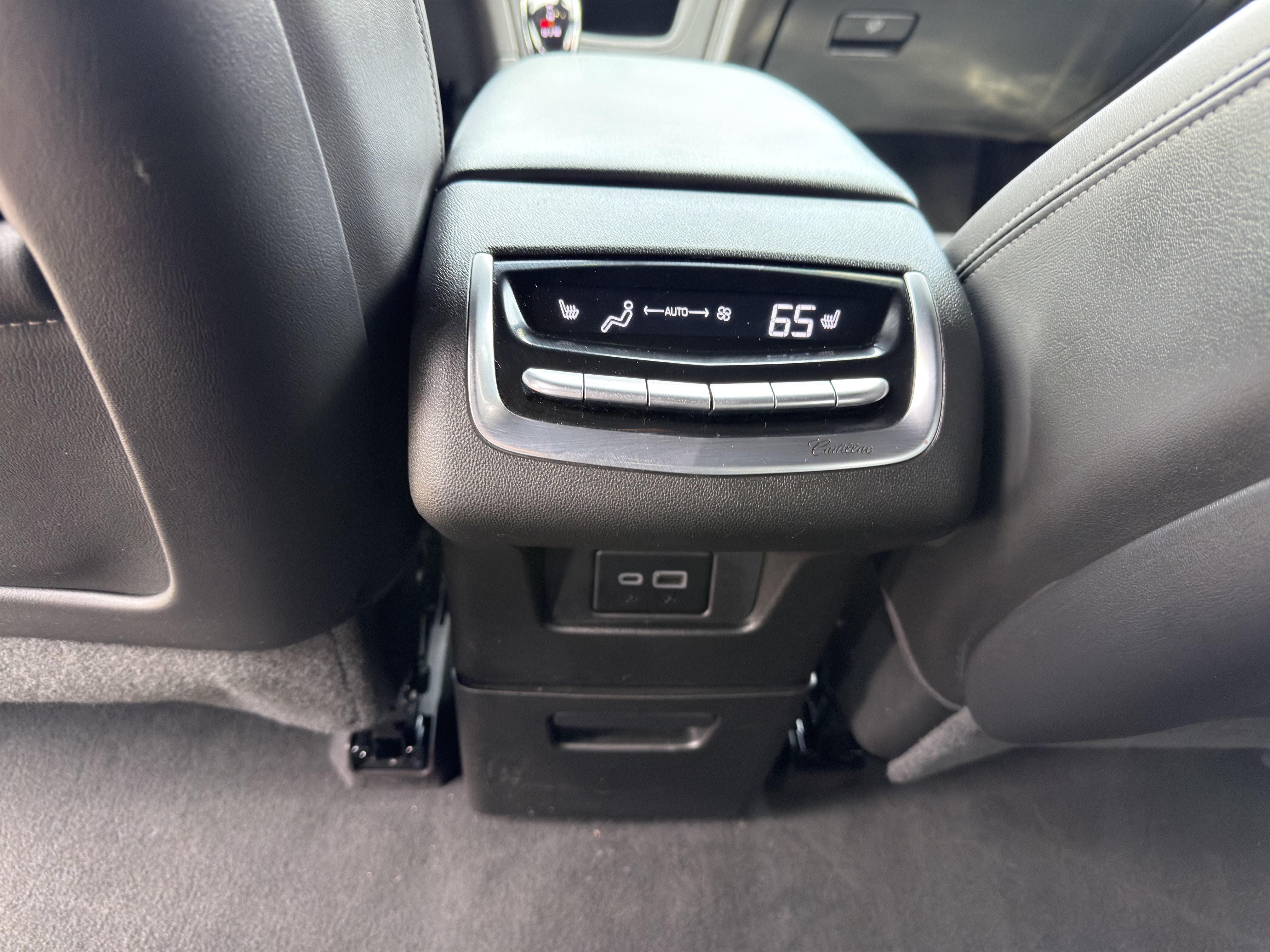 Used 2024 Cadillac XT6 Premium Luxury AWD/4WD image 23