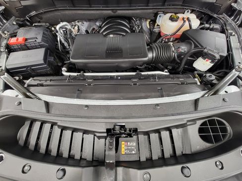 Used 2025 Chevrolet Suburban Premier image 8