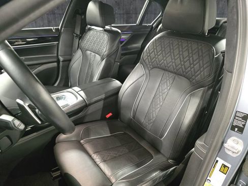 Used 2022 BMW 750i xDrive w/ Executive Package image 15