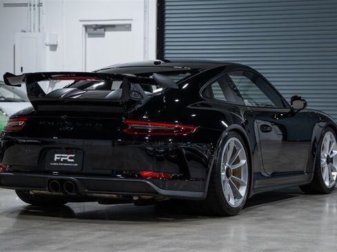 Used 2018 Porsche 911 GT3 RWD image 15