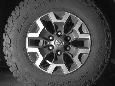 Used 2022 Toyota Tacoma TRD Off-Road w/ Technology Package AWD/4WD image 11