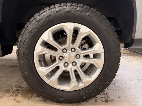 Used 2023 Chevrolet Silverado 1500 LTZ w/ LTZ Convenience Package II AWD/4WD image 14