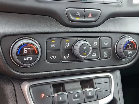 Used 2022 GMC Terrain SLE w/ Driver Convenience Package AWD/4WD image 14