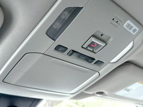 Used 2022 Toyota Highlander LE image 29