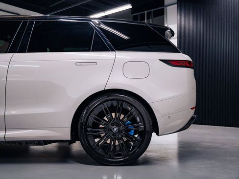 Used 2025 Land Rover Range Rover Sport Dynamic SE AWD/4WD image 4