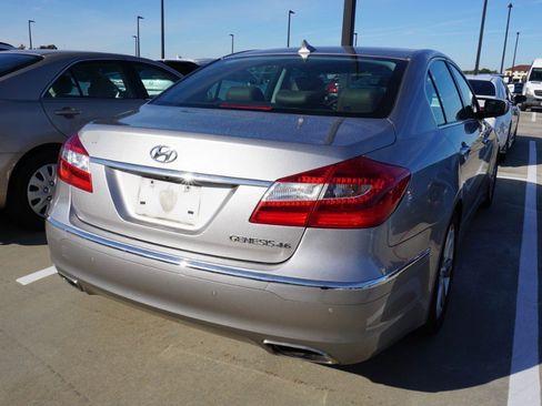 Used 2012 Hyundai Genesis 4.6 image 3
