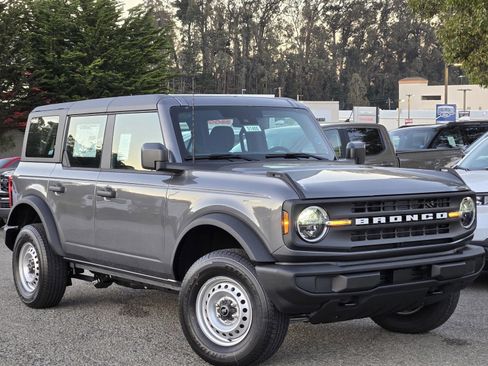 New 2025 Ford Bronco 4-Door image 2