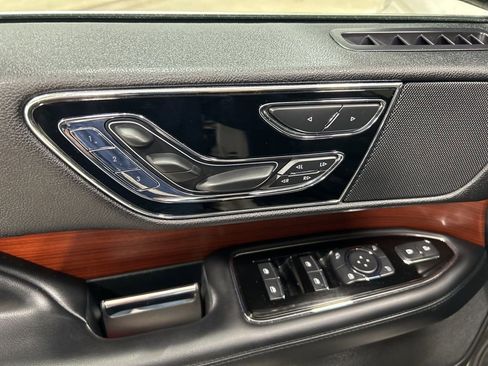 Used 2021 Lincoln Navigator Reserve image 13