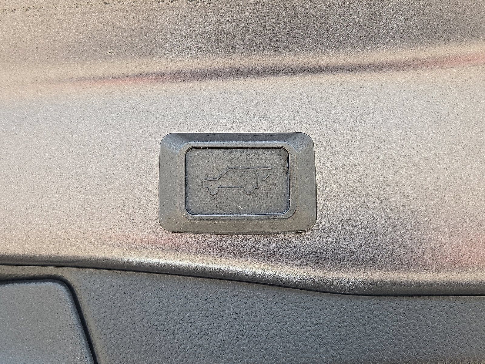 Used 2023 Toyota RAV4 XSE AWD/4WD image 17