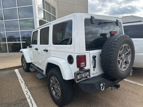 Used 2016 Jeep Wrangler Unlimited Rubicon w/ Connectivity Group image 5