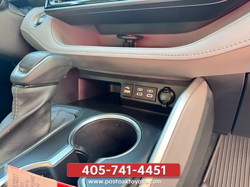 Used 2023 Toyota Highlander LE FWD image 36