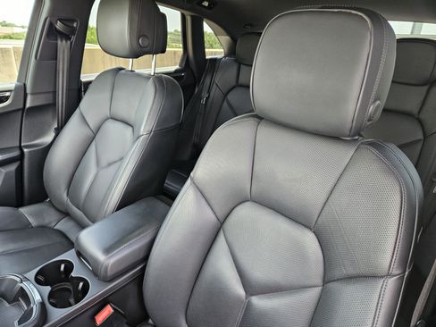 Certified 2023 Porsche Macan S AWD/4WD image 6