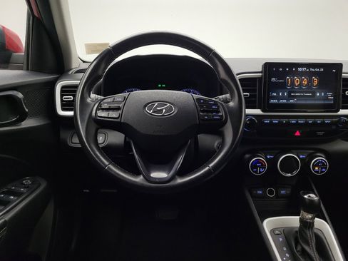 Used 2022 Hyundai Venue Limited image 22
