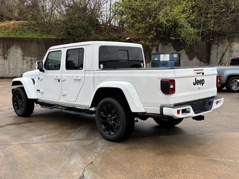Used 2023 Jeep Gladiator Overland image 4