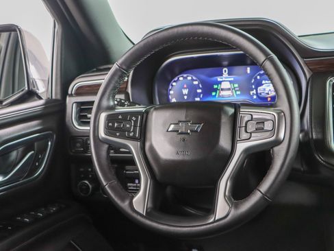 Used 2022 Chevrolet Suburban Z71 w/ Z71 Off-Road Package AWD/4WD image 13