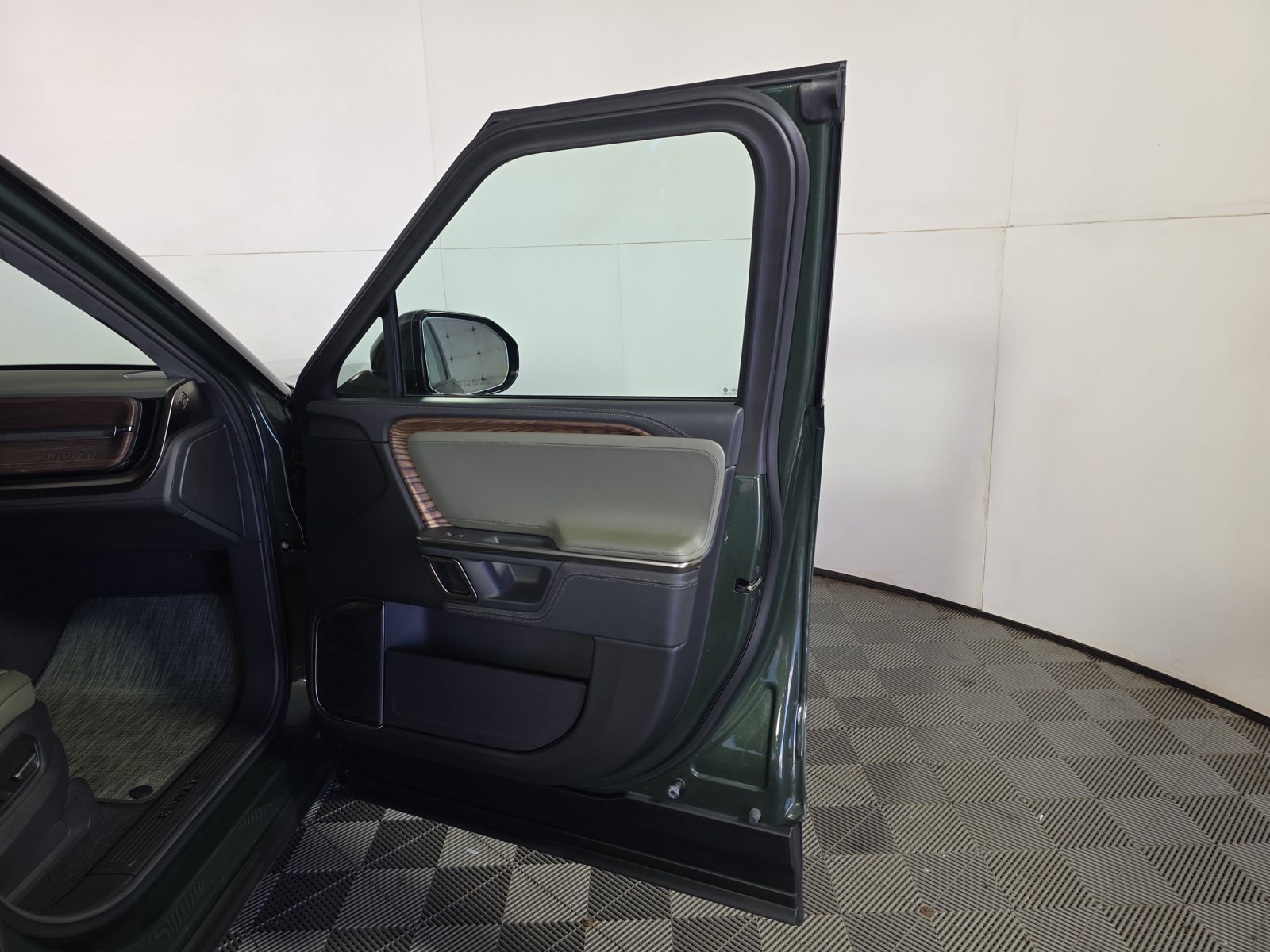 Used 2023 Rivian R1S Adventure Quad AWD/4WD image 18