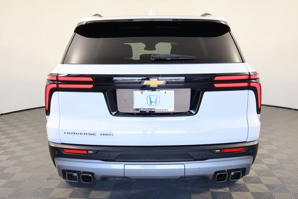 Used 2025 Chevrolet Traverse LT AWD/4WD image 5