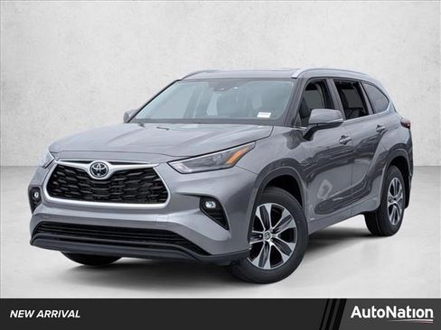 New 2026 Toyota Highlander XLE image 1